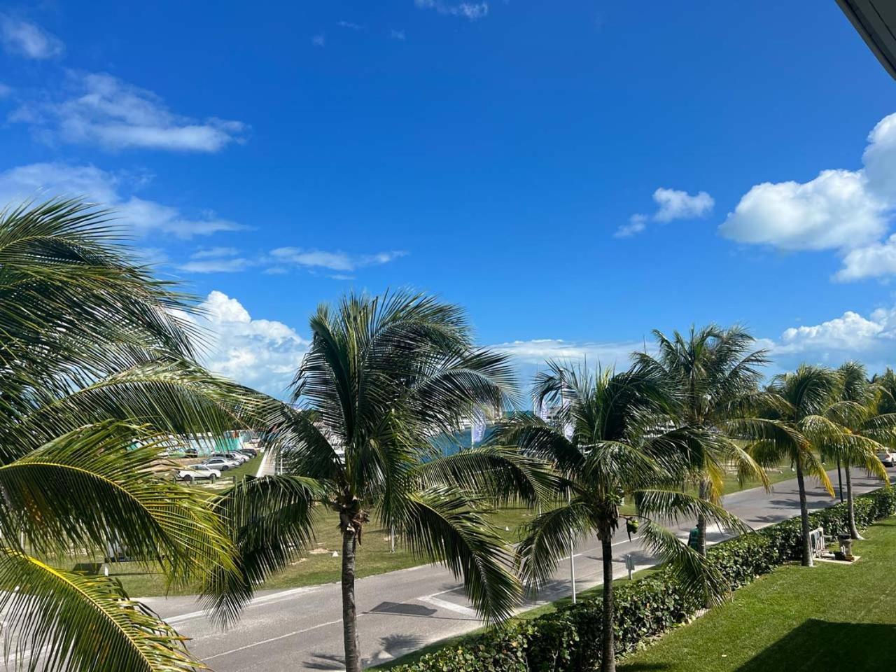 Palm Cay Marina And Resort Nassau Exteriör bild